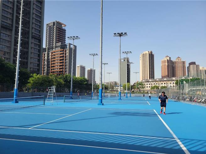 杨瀚森出战35分09秒，14中7砍下20分7板7助2断2帽